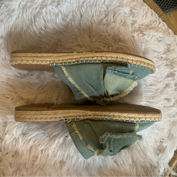 ☀️5 for $30☀️ Dolce Vita Denim Bow Mules Fits 9 - Picture 3 of 6